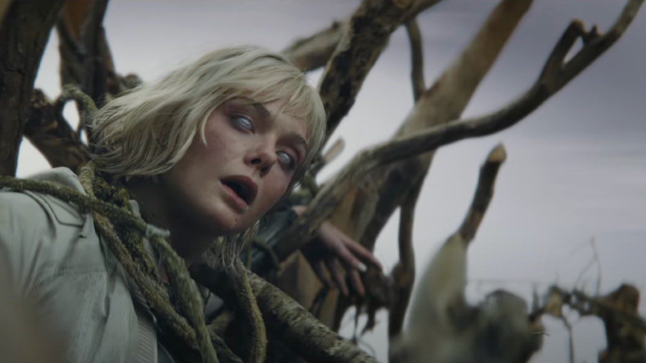 Elle Fanning in 'Predator: Badlands.'